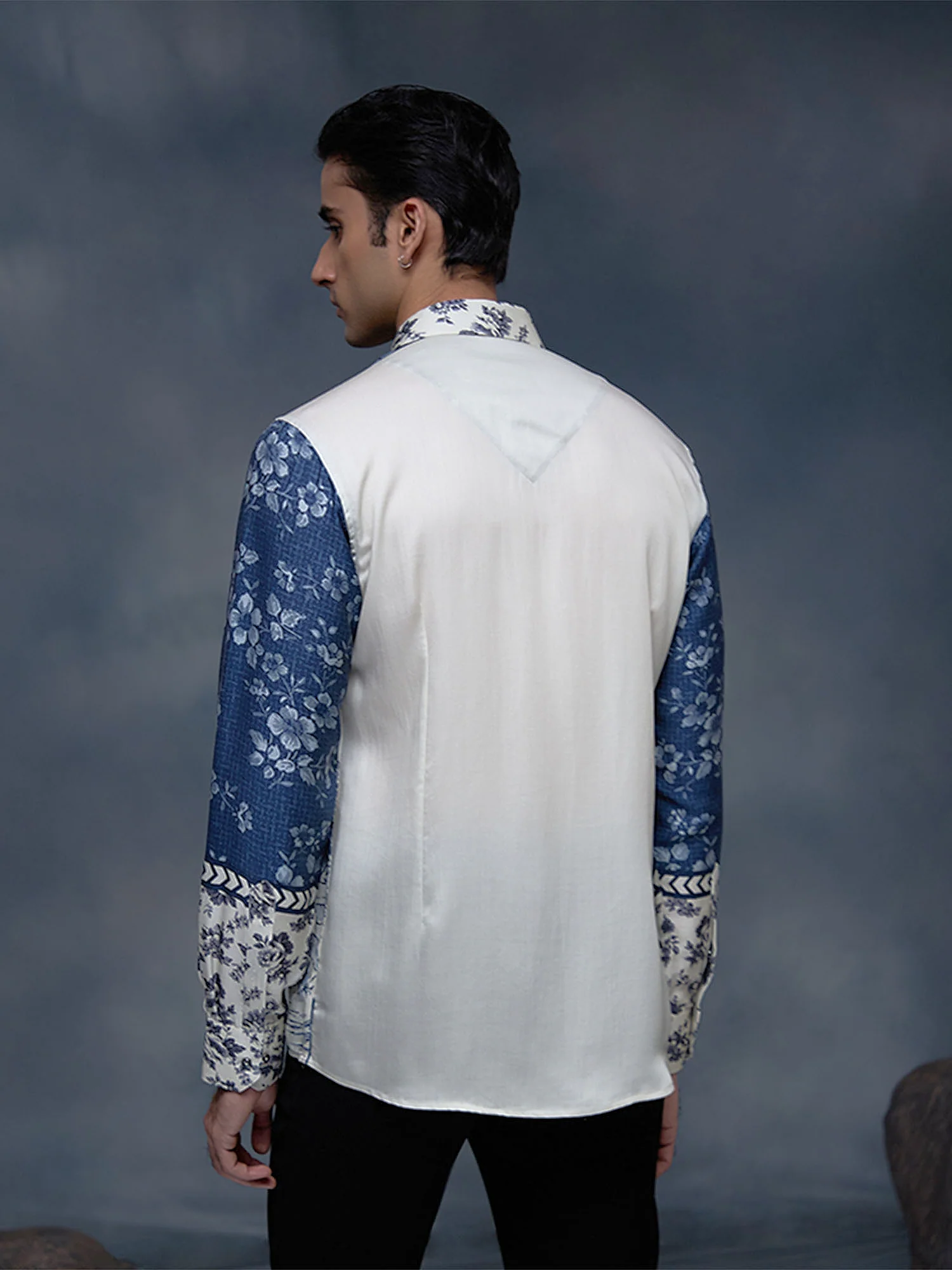Off-White Floral Print Slim Fit Shirt - Image 5